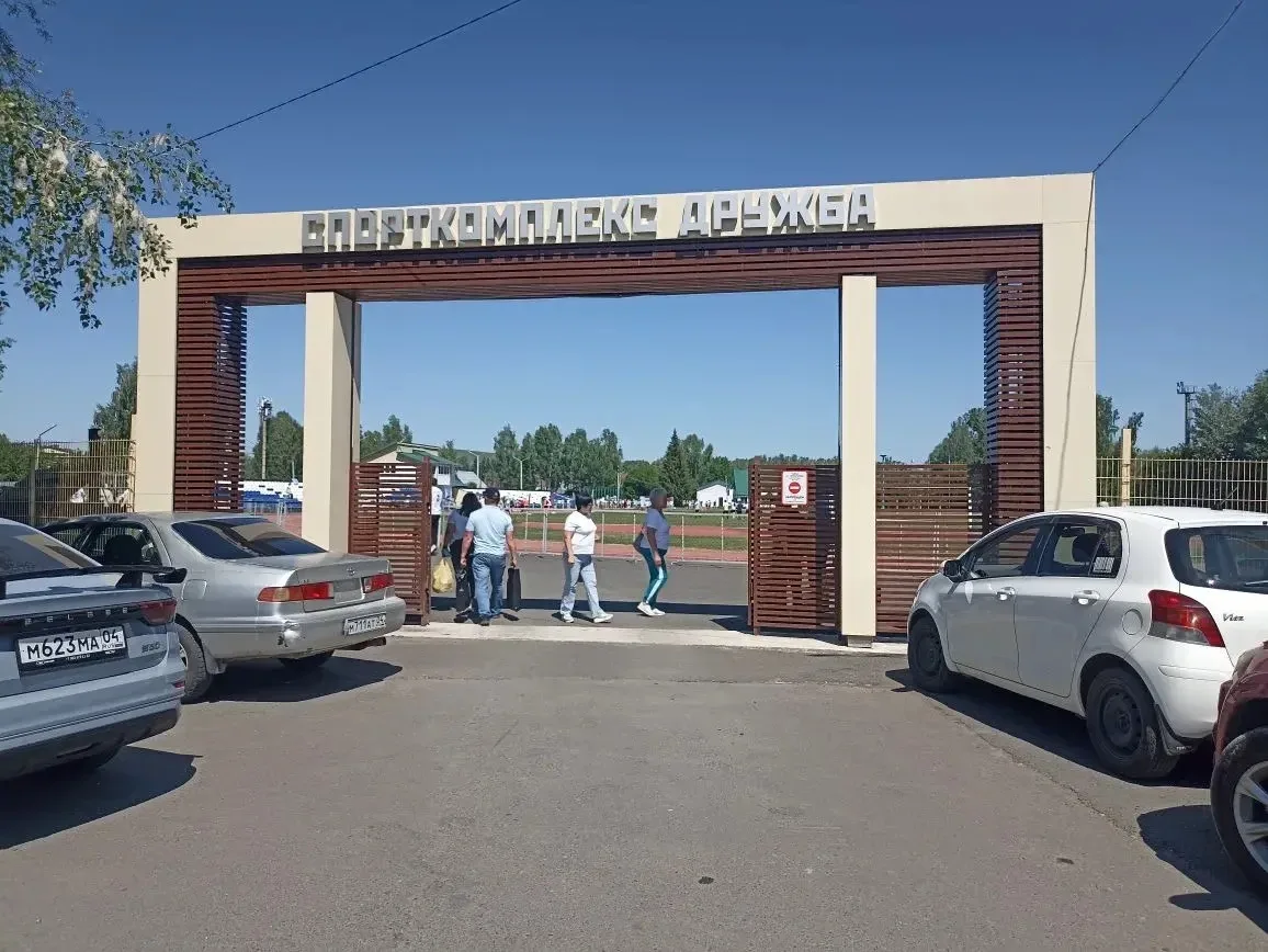 Прямо сейчас: На стадионе "Дружба" в селе Майма проходит спартакиада, приуроченная ко Д...