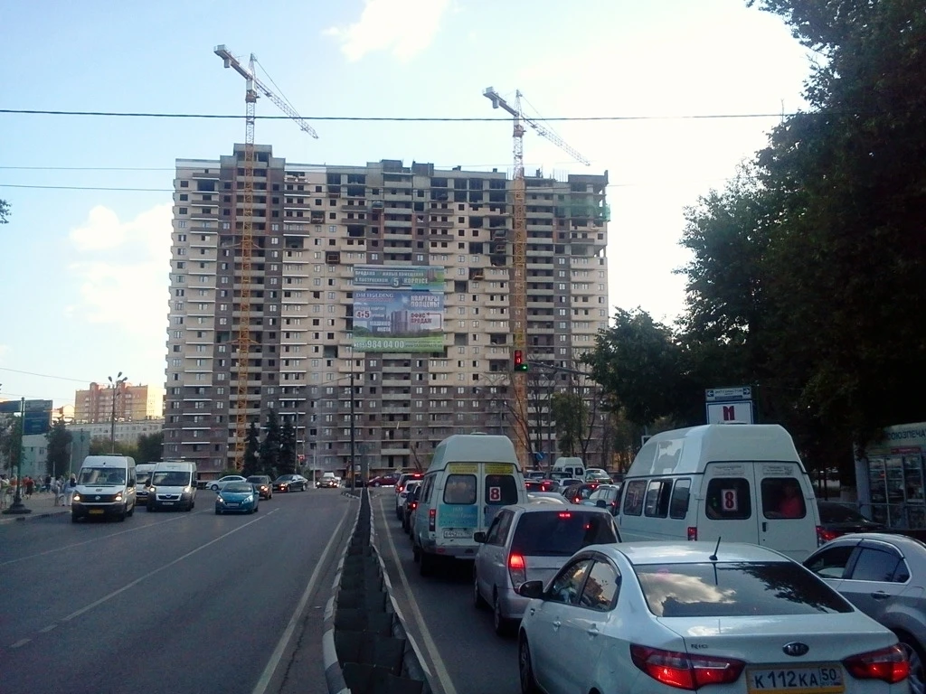 ВСПОМНИМ❓📸 
 
На фото — Балашиха, 28 июля 2014 года. Ровно 12 лет назад. Лето, дворы, люди — всё вы