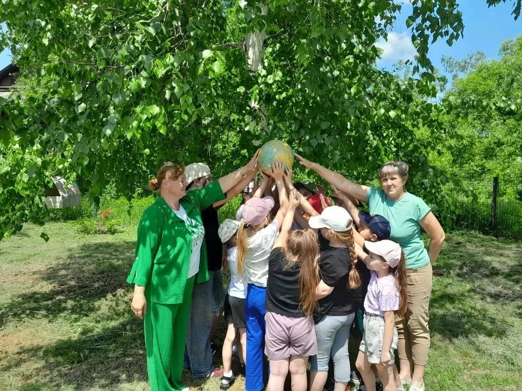 Очередной день в нашем лагере был посвящён очень важной теме-заботе о планете. Была проведена виктор