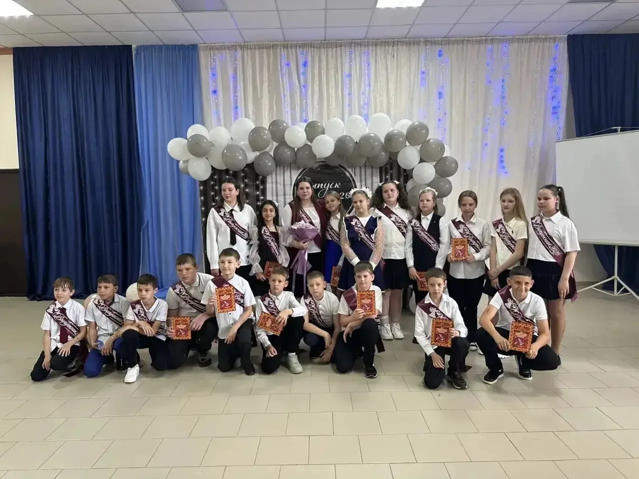 🎓 Выпускной 4А класса: Прощай, начальная школа!

   ✨27 мая в нашей школе царила особенная атмосфер
