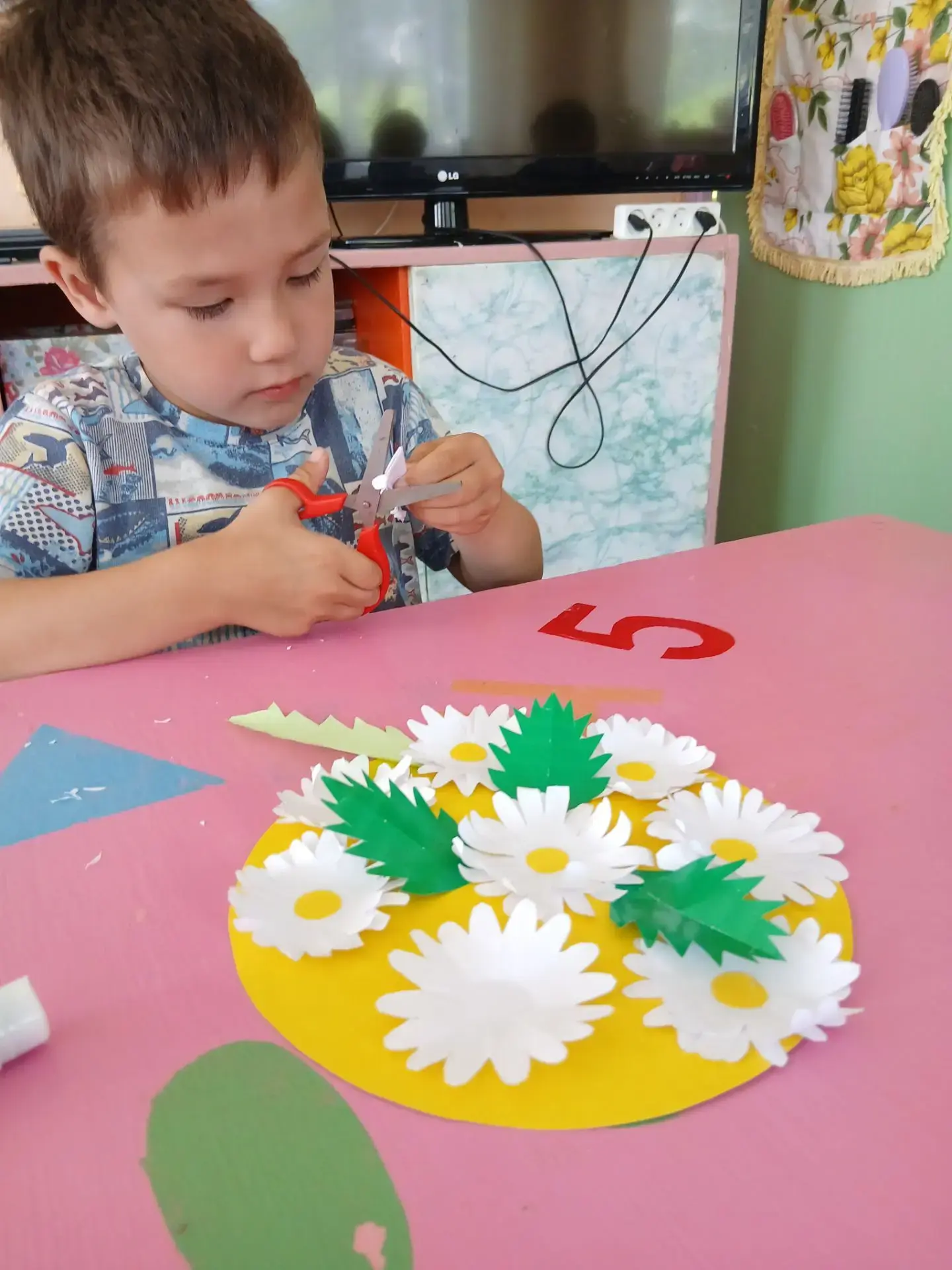 Сезон ромашек официально открыт 🌼, а это значит, что в старшей группе начинается увлекательная и тв