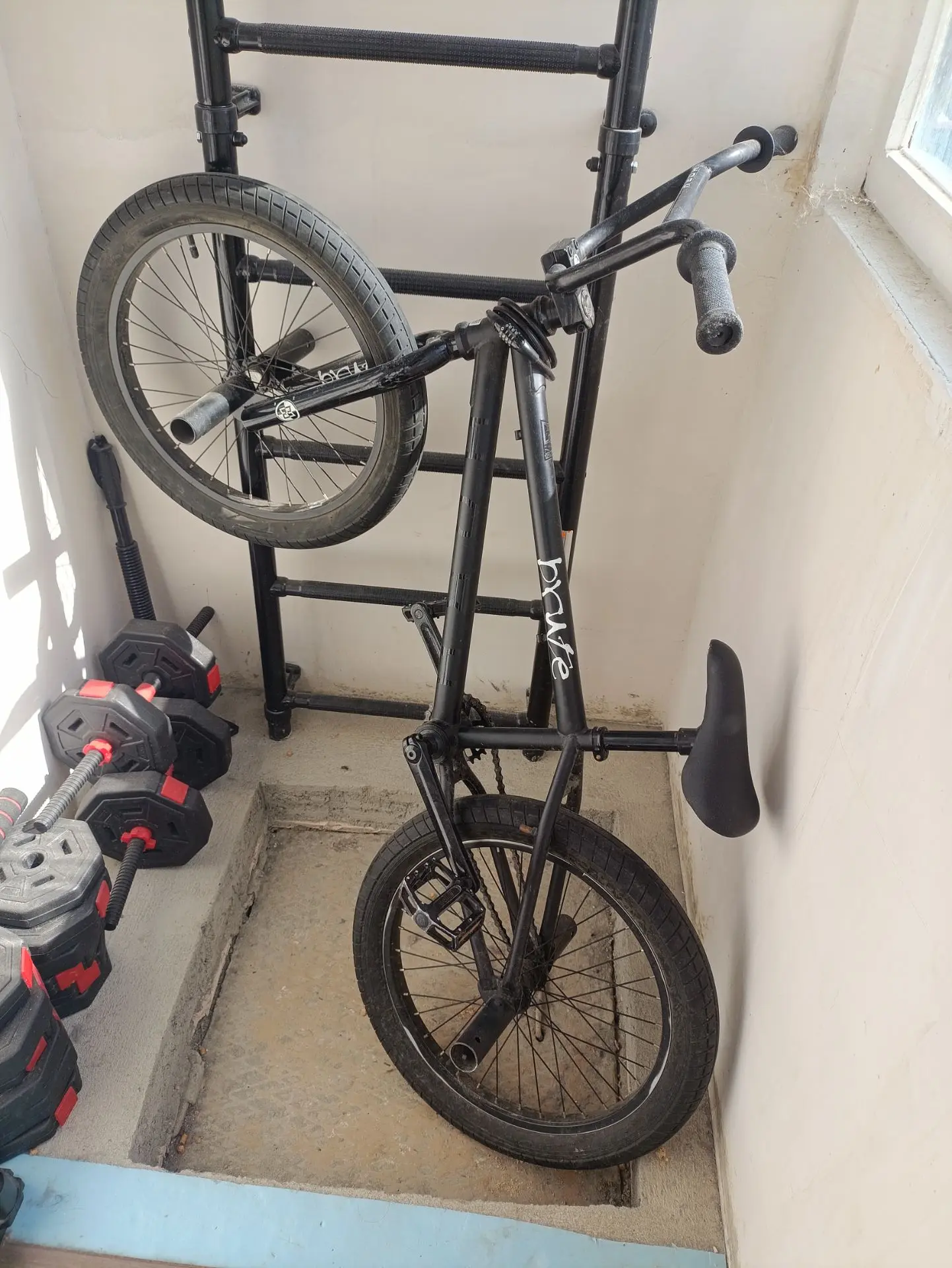 Продам трюковой велосипед BMX. Брали года два назад за 25 т.р в байк центре в Майкопе.