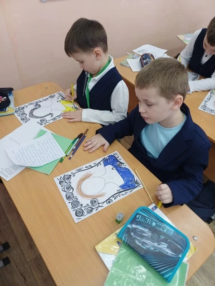 Вожатые 5 б класса провели для своего подшефного 1 б класса мастер-класс, на котором они помогли пер