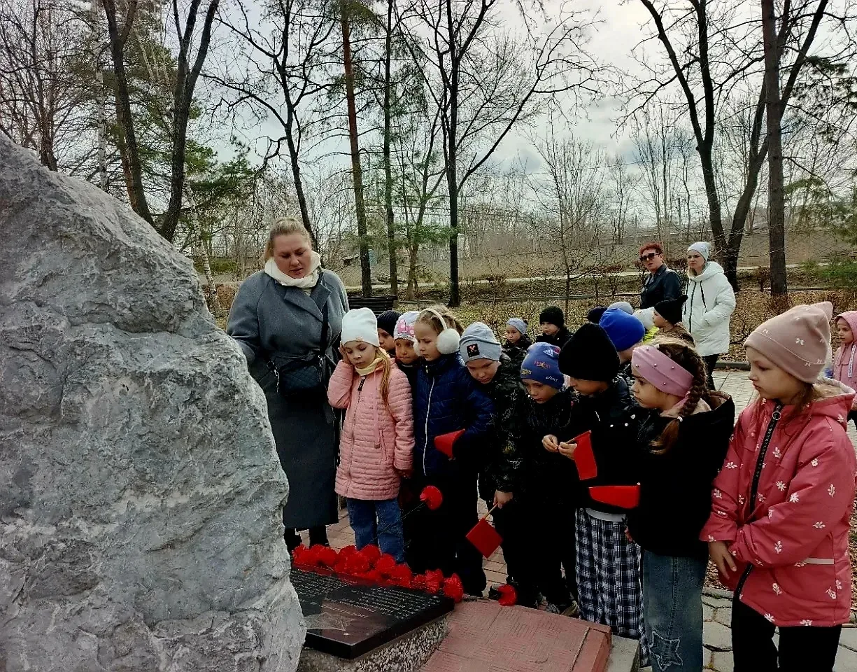 "Без прошлого нет будущего: наша экскурсия к памятнику."   Международный день памятников и историчес