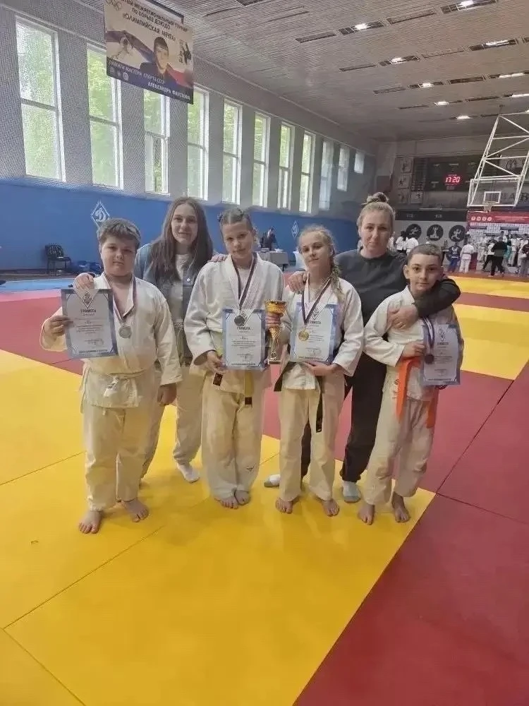 🎉 Поздравляем нашу звёздочку, ученицу 5В класса, Пожидаеву Яну, с блестящей победой на межрегиональн