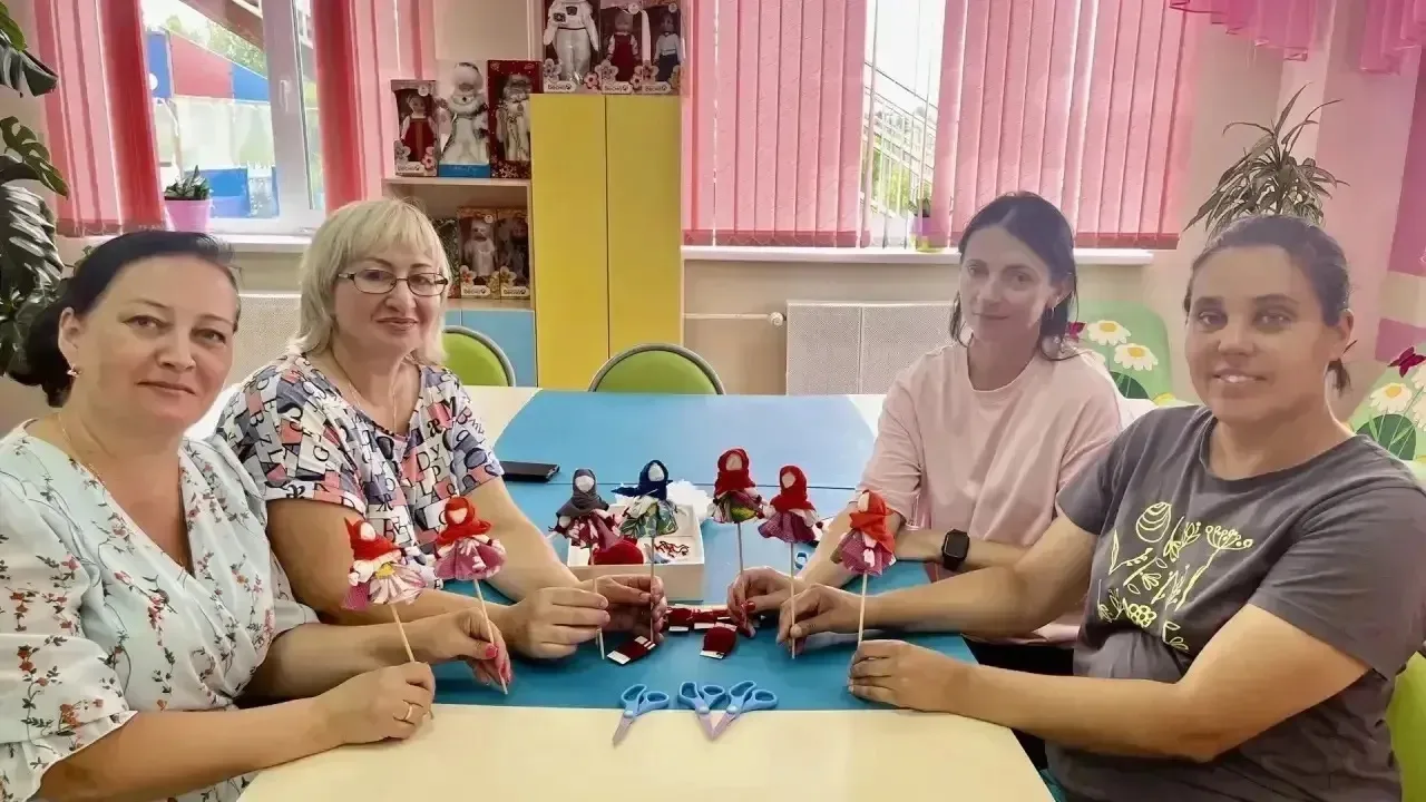 Во втором корпусе прошел мастер-класс для педагогов 🧶🪡🧵🤗«Русская народная кукла «Хо...