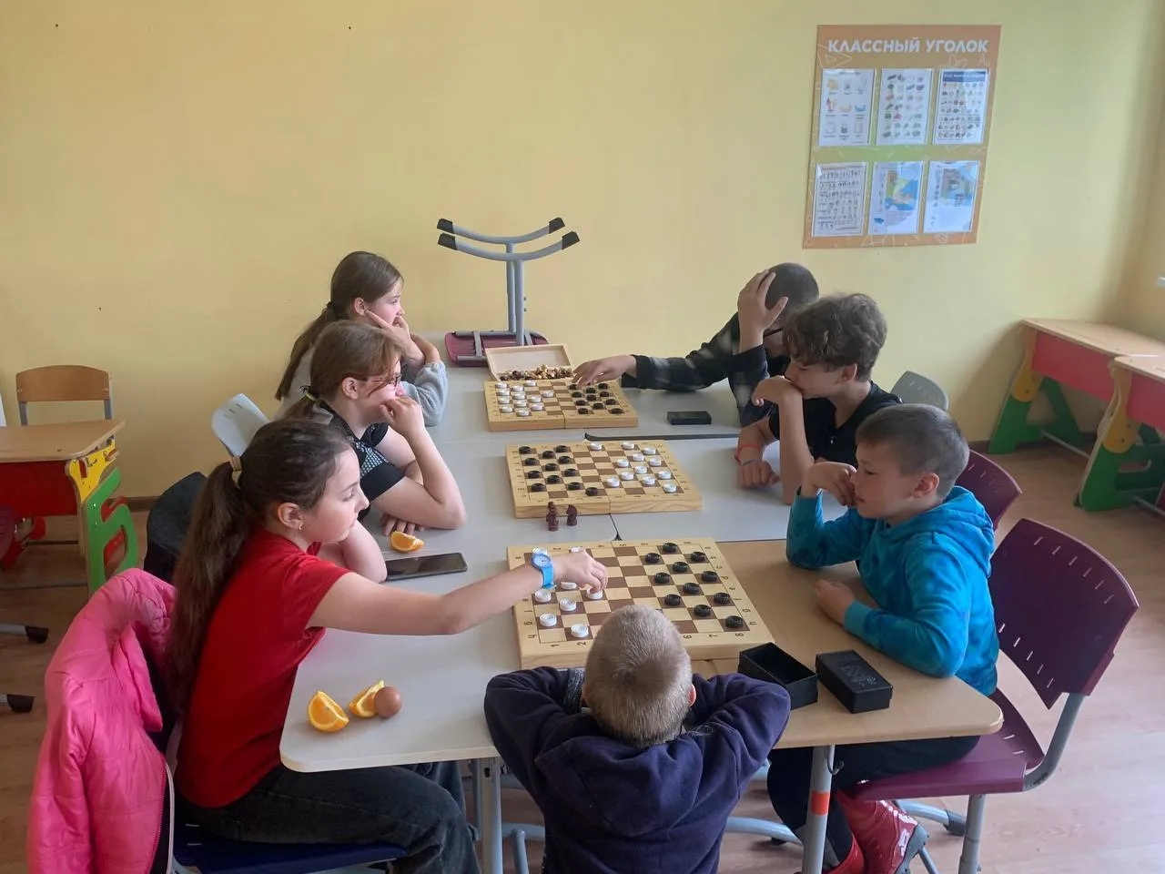 🎲 Турнир по шашкам в летнем лагере МАОУ СОШ п. Рыбачий: кто оказался самым стратегически подкованны
