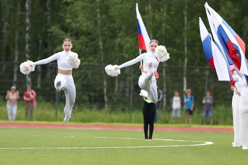 🏃‍♂️ В поселке Рощино в День России открыли обновлённый стадион

В Сосновском муниципальном округе 
