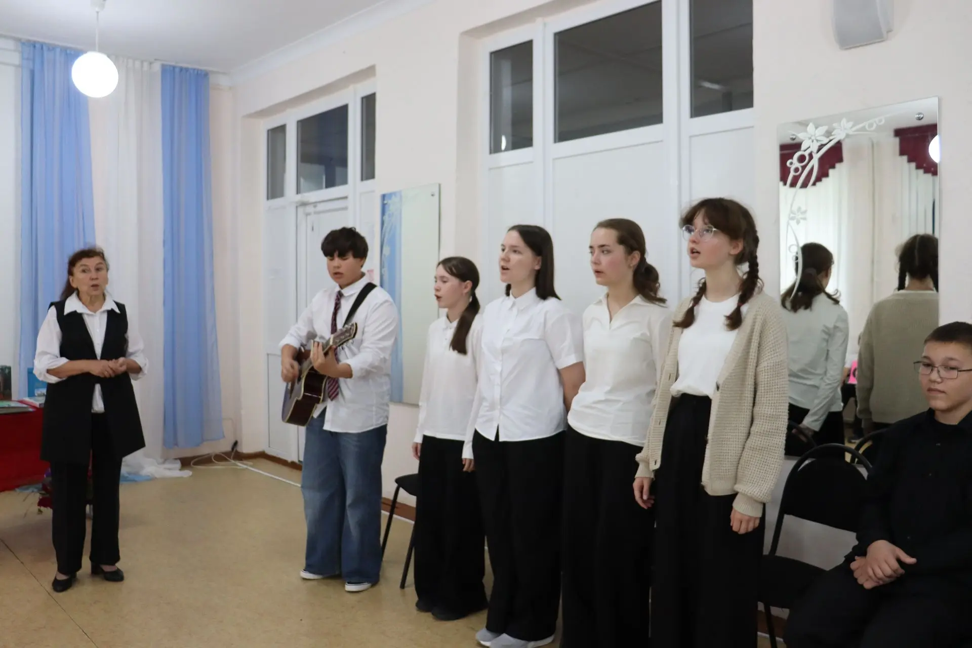 Володинские Чтения стартовали в Ныробской школе 4 сентября, в день рождения  поэтессы С...