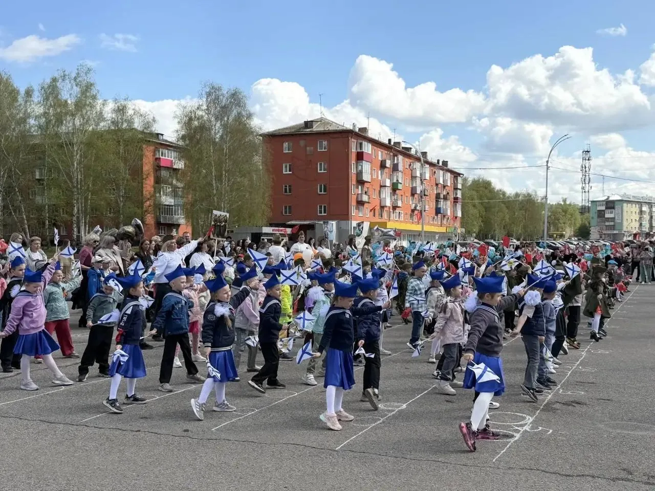 Всем привет! 👋  Вчера на городской площади прошел фестиваль «Салют!Победа!», приуроченный  празднику
