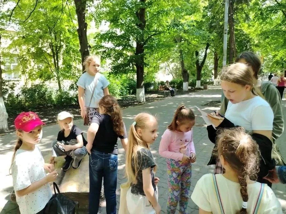 06.07.2026 на территории ГКДЦ прошла конкурсно-игровая программа "Семейный марафон".
