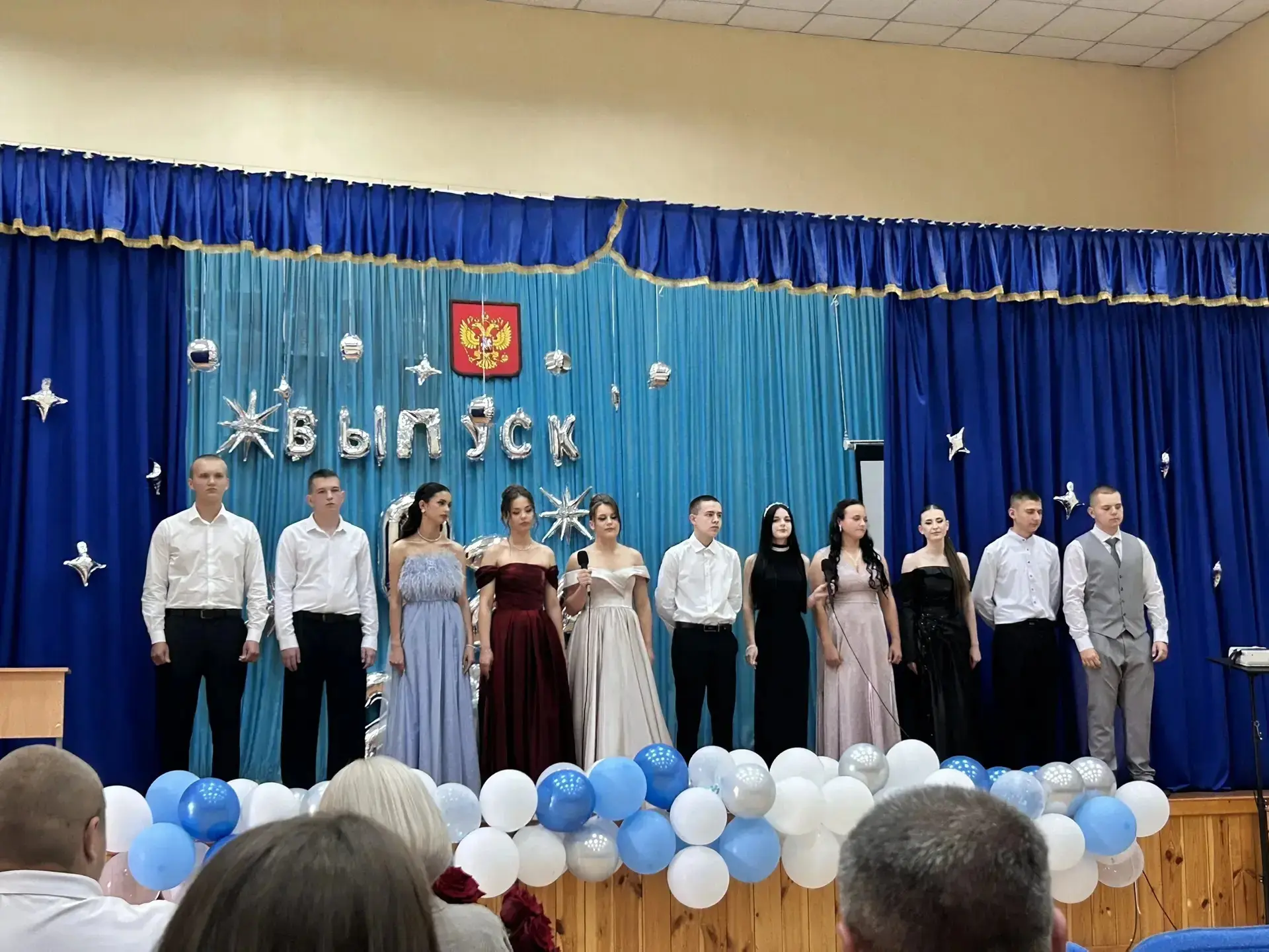 ДЕТСТВО ГОВОРИТ "ПРОЩАЙ"...

Вот и отгремел в нашей родной Луганской школе №67 выпускной вечер и пос