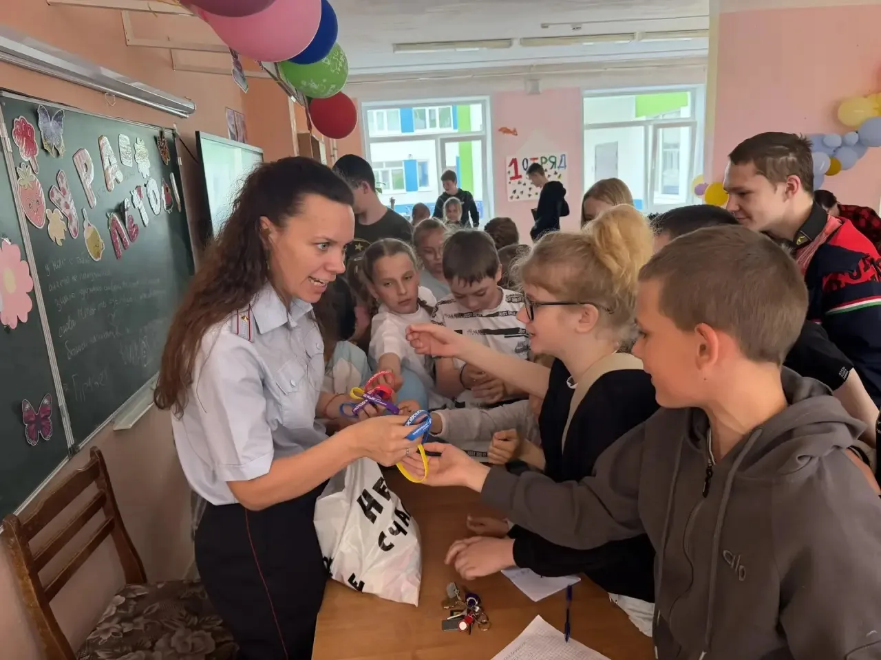 ☀️ Время НЕзависимых в «Улыбке»!

📍24 июня в  лагере «Улыбка» прошёл важный и серьёзный разговор. В