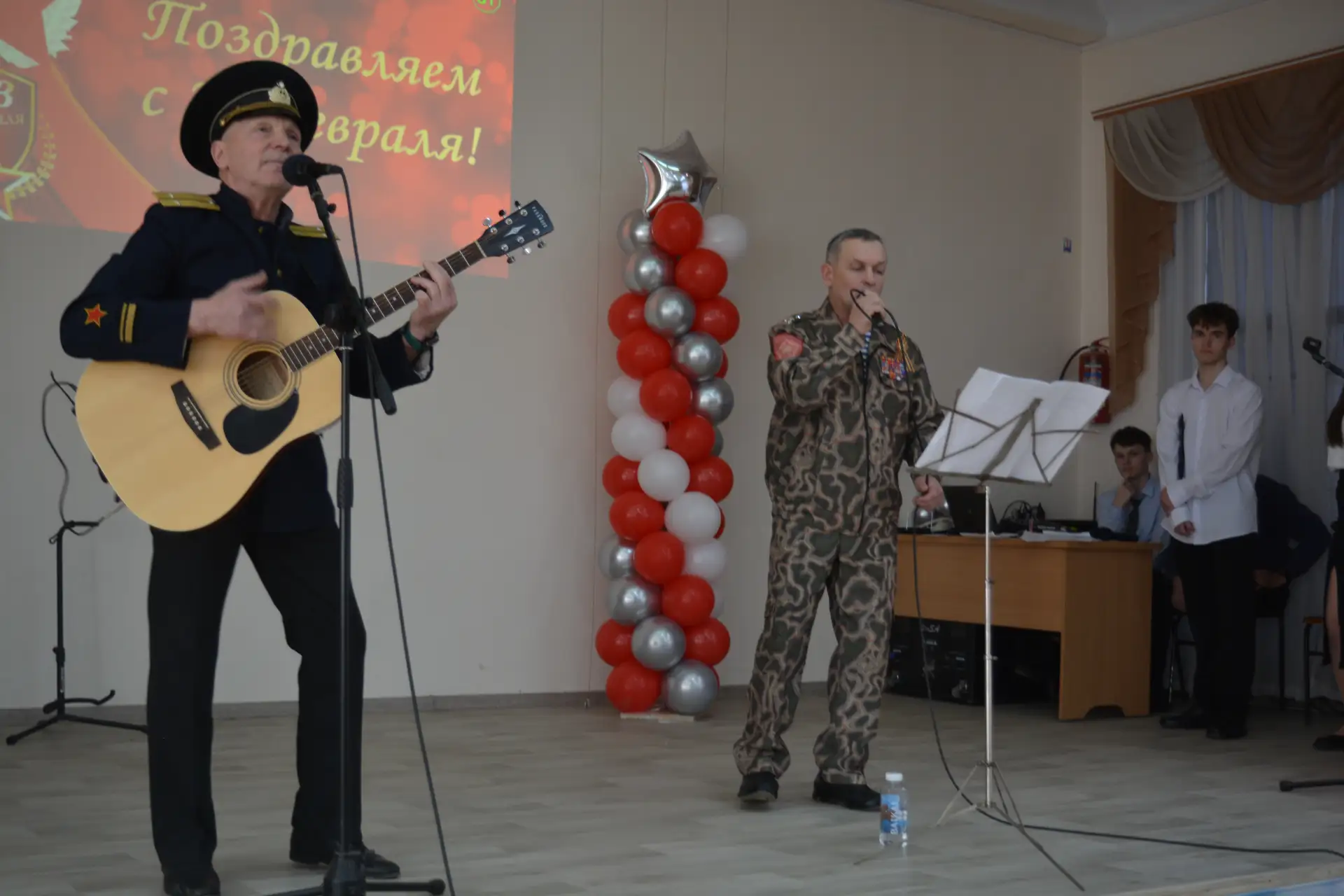 Накануне Дня защитника Отечества в симферопольской школе № 30 прошёл праздничный концерт. Его подгот