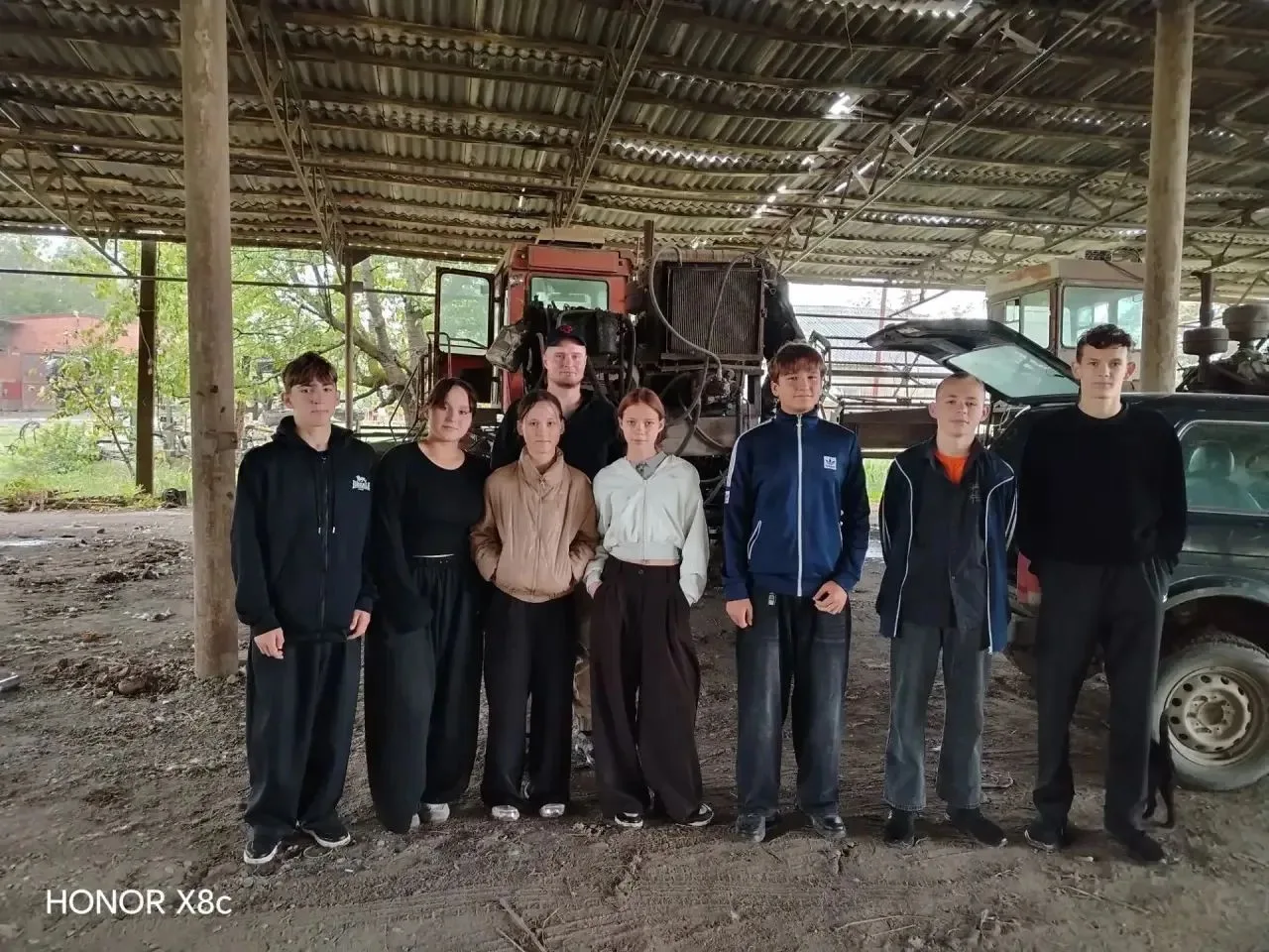 От школьной парты — к штурвалу комбайна: наши девятиклассники примерили на себя настоящ...