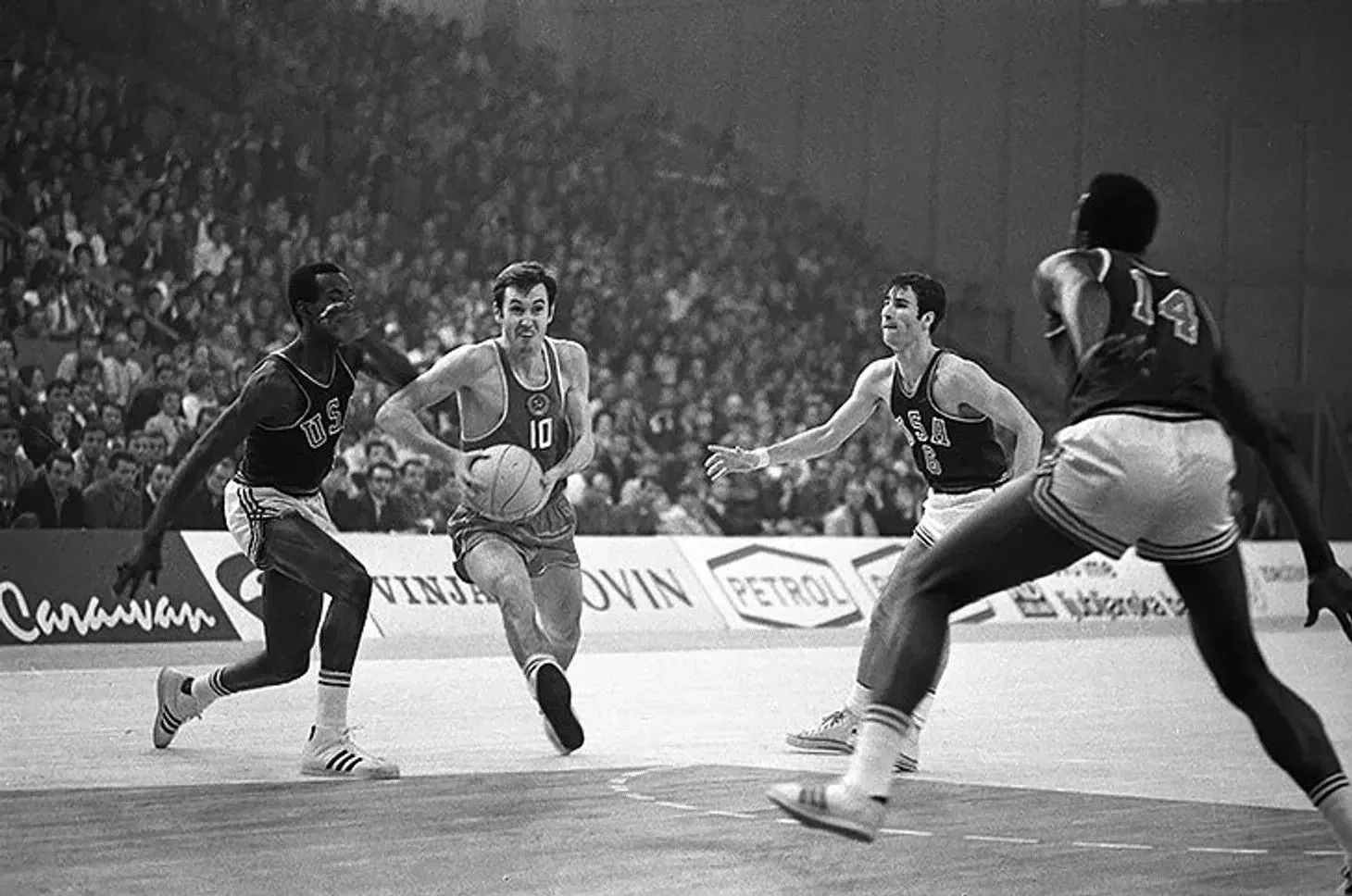 #СпортОбъединяет

🇷🇺  Сергей Белов — легендарный советский баскетболист, один из величайших игроко