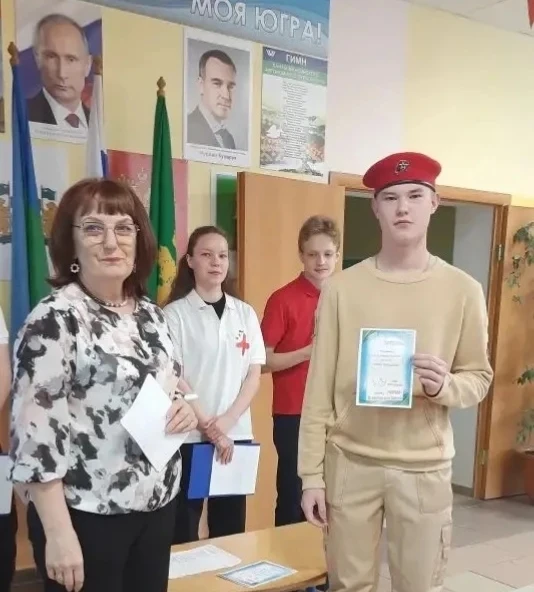 Понедельник начался с флага и здоровья!