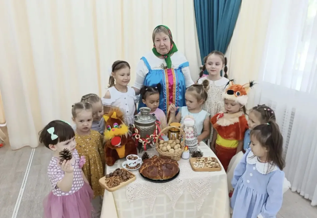 В «Смородинках» прошёл праздник урожая: ребята отметили Ореховый и Хлебный Спас.
