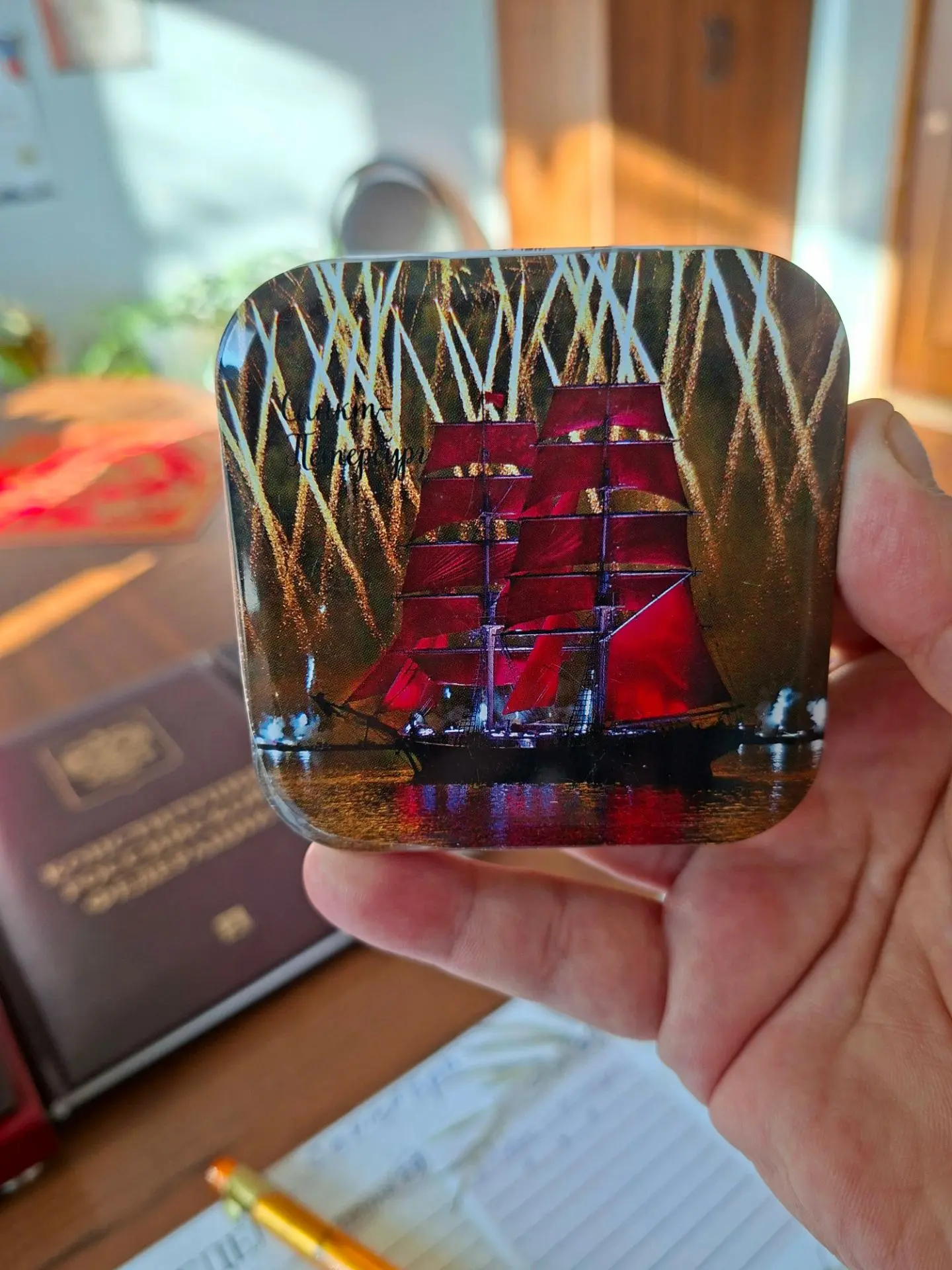 Первый рабочий день начался со сладкого, прямиком из Питера😍😍😍