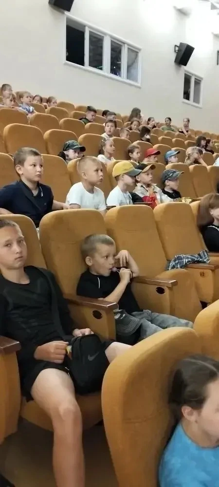 12-й день в лагере: кино, спорт и парк! 🎬🏃‍♂️🌳

Сегодняшний день выдался насыщенным и очень разно