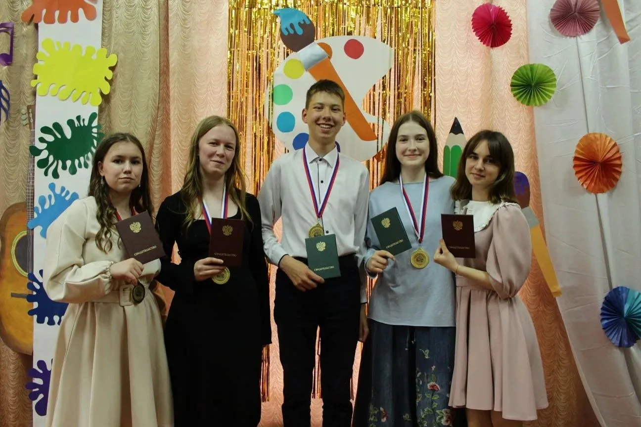 🎉 ✨ 6 июня  в Лобвинской ДШИ для выпускников прозвенел последний творческий звонок - в...