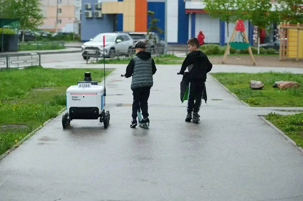🤖 В Нижнем Новгороде запустили роботов-доставщиков  Автономные курьеры сегодня вышли на улицы города