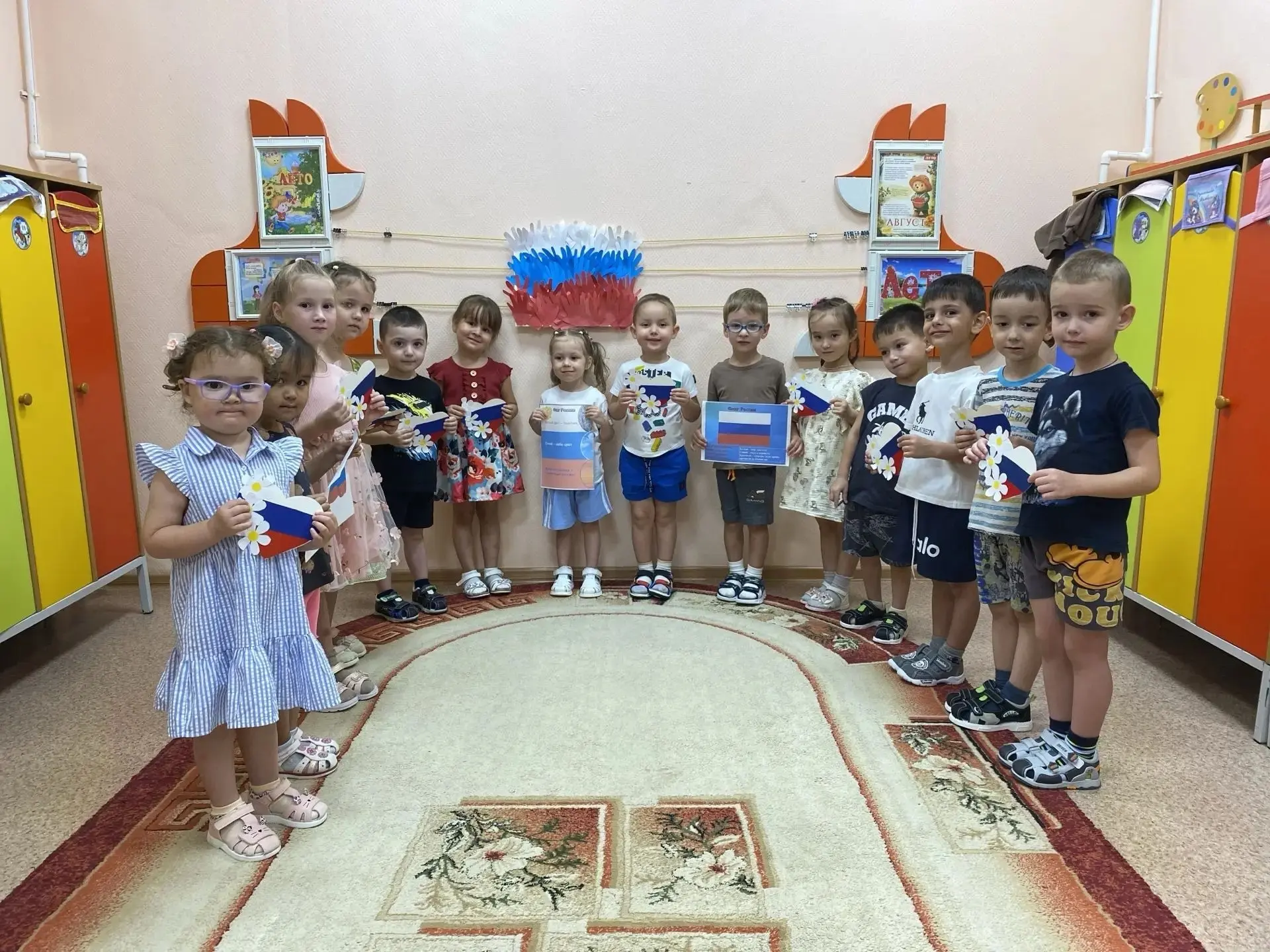 🎆 В группах прошли занятия ко Дню Российского флага — и получилось по‑настоящему тепло...
