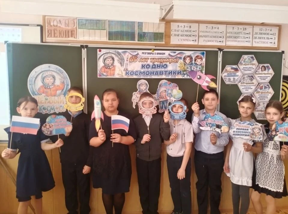 📌В школах района прошли очередные уроки из цикла «Разговоры о важном», приуроченные к предстоящему Д