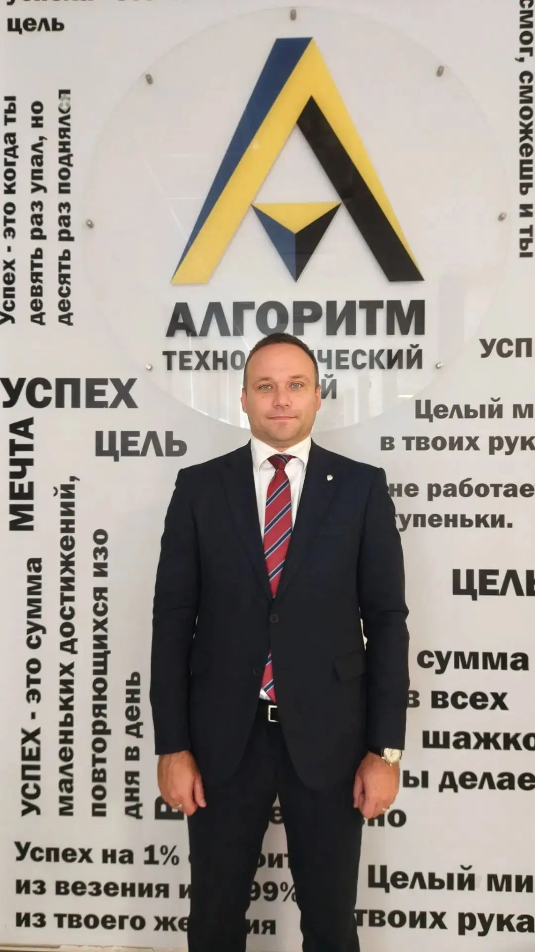 Новый директор лицея «Алгоритм» в деревне Куюки — Иван Александрович Филатов.