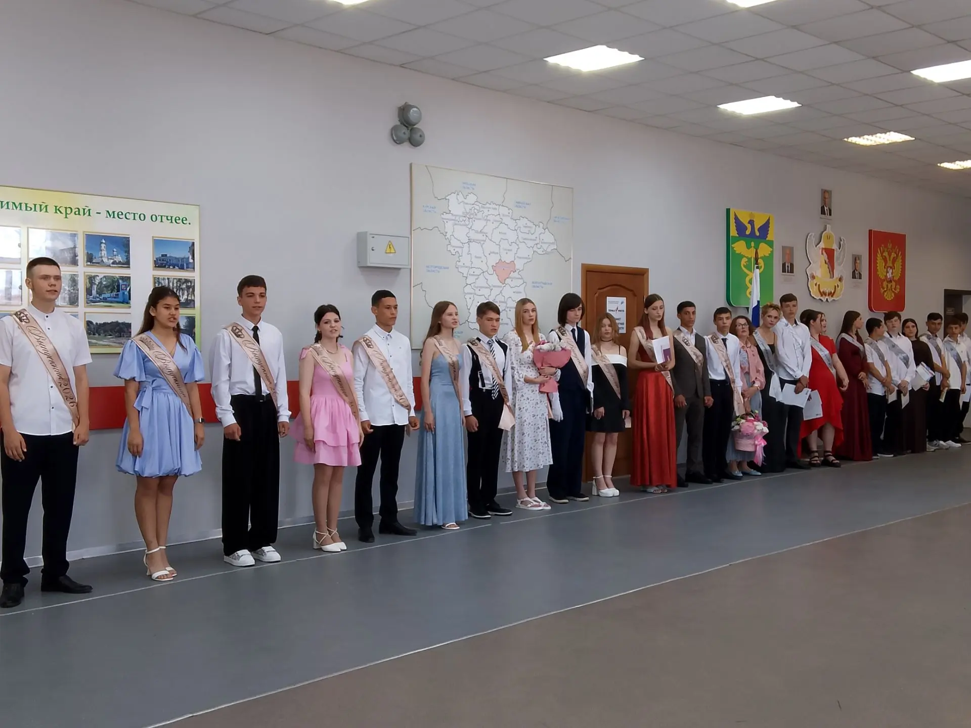 «Сегодня особенный день — выпускной у девятиклассников! Искренне поздравляем ребят с этим важным эта