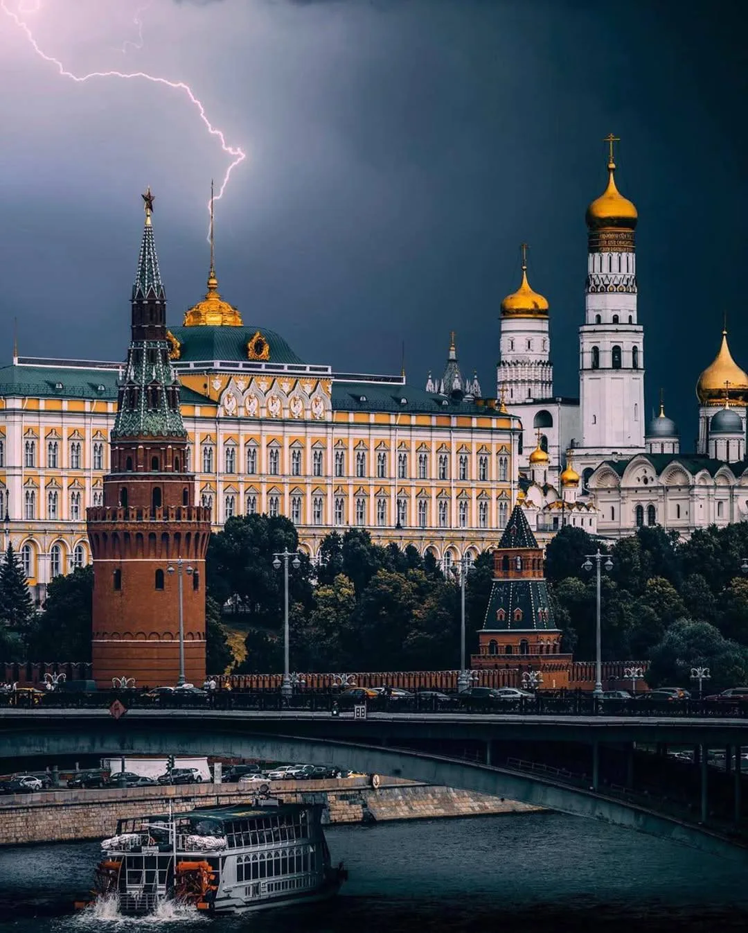 Первая весенняя гроза может прогреметь в Москве во вторник
