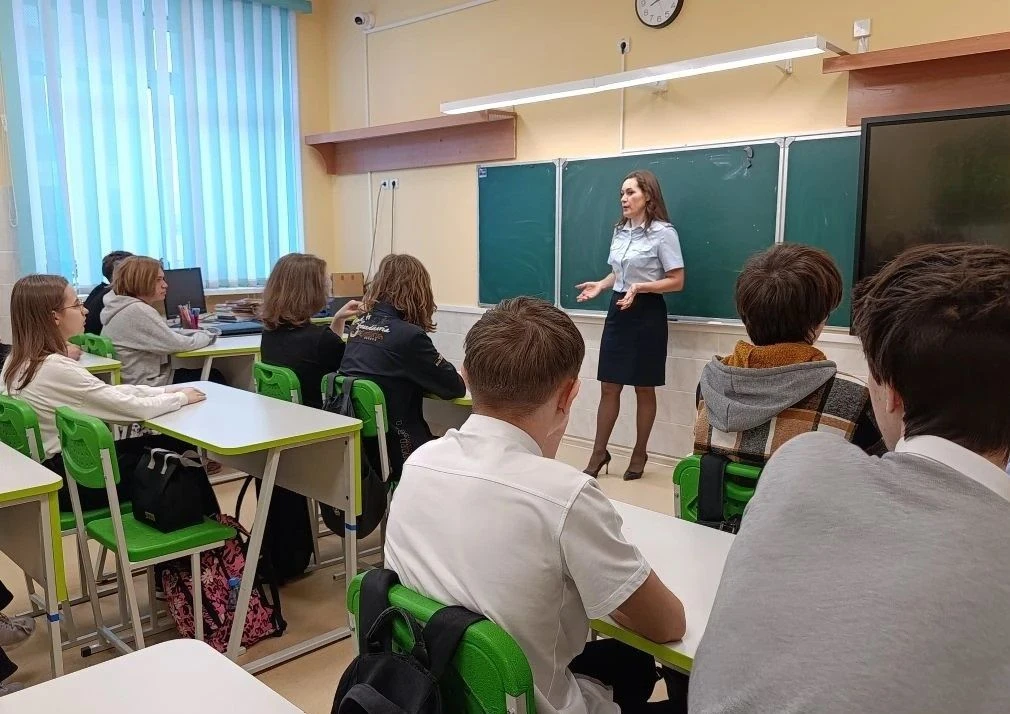 ✅Сегодня в 9-х классах состоялась важная встреча с сотрудником управления по контролю за оборотом на