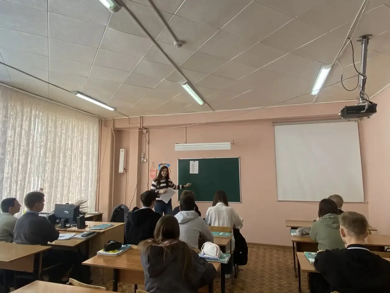 🎓 Профориентационный урок «Карьерный час» в 8Б классе  В рамках реализации единой модели профориента