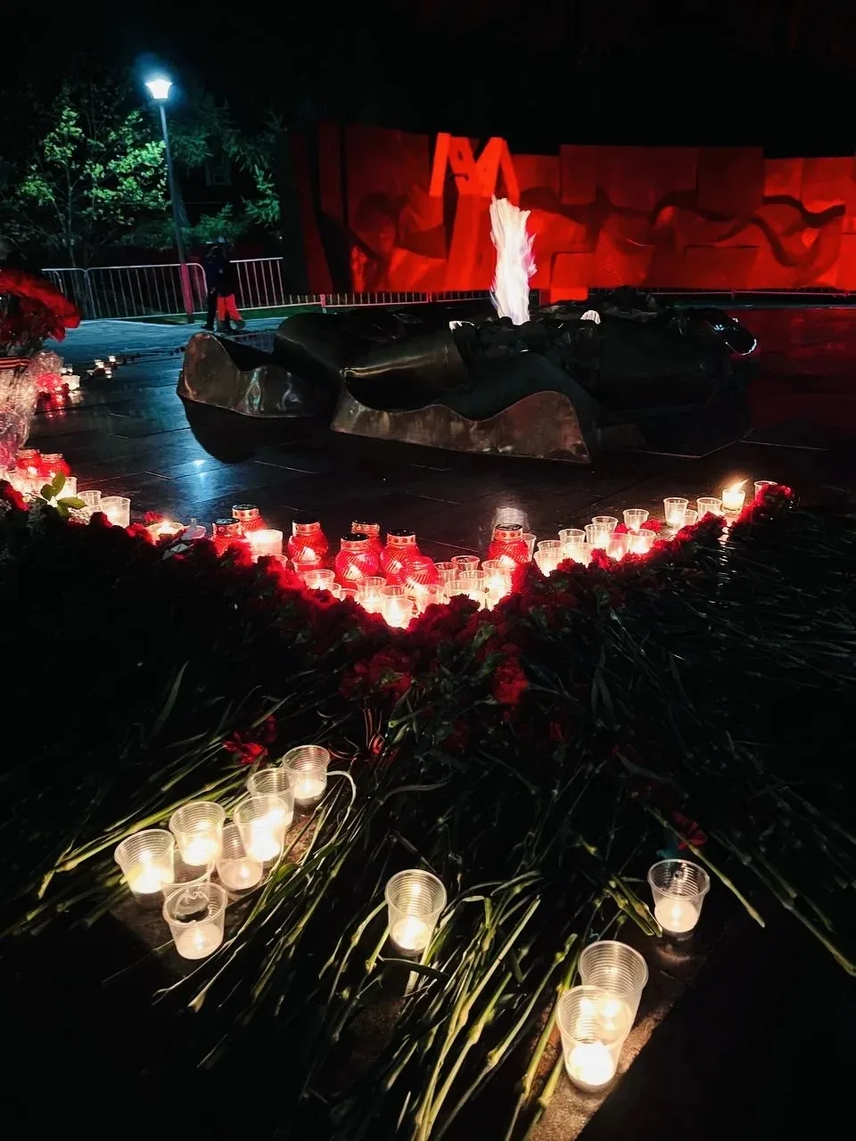Второй год подряд волонтеры и учащиеся МБОУ СОШ 21 участвовали в 🕯️акции «Свеча Памяти». «Свеча памя