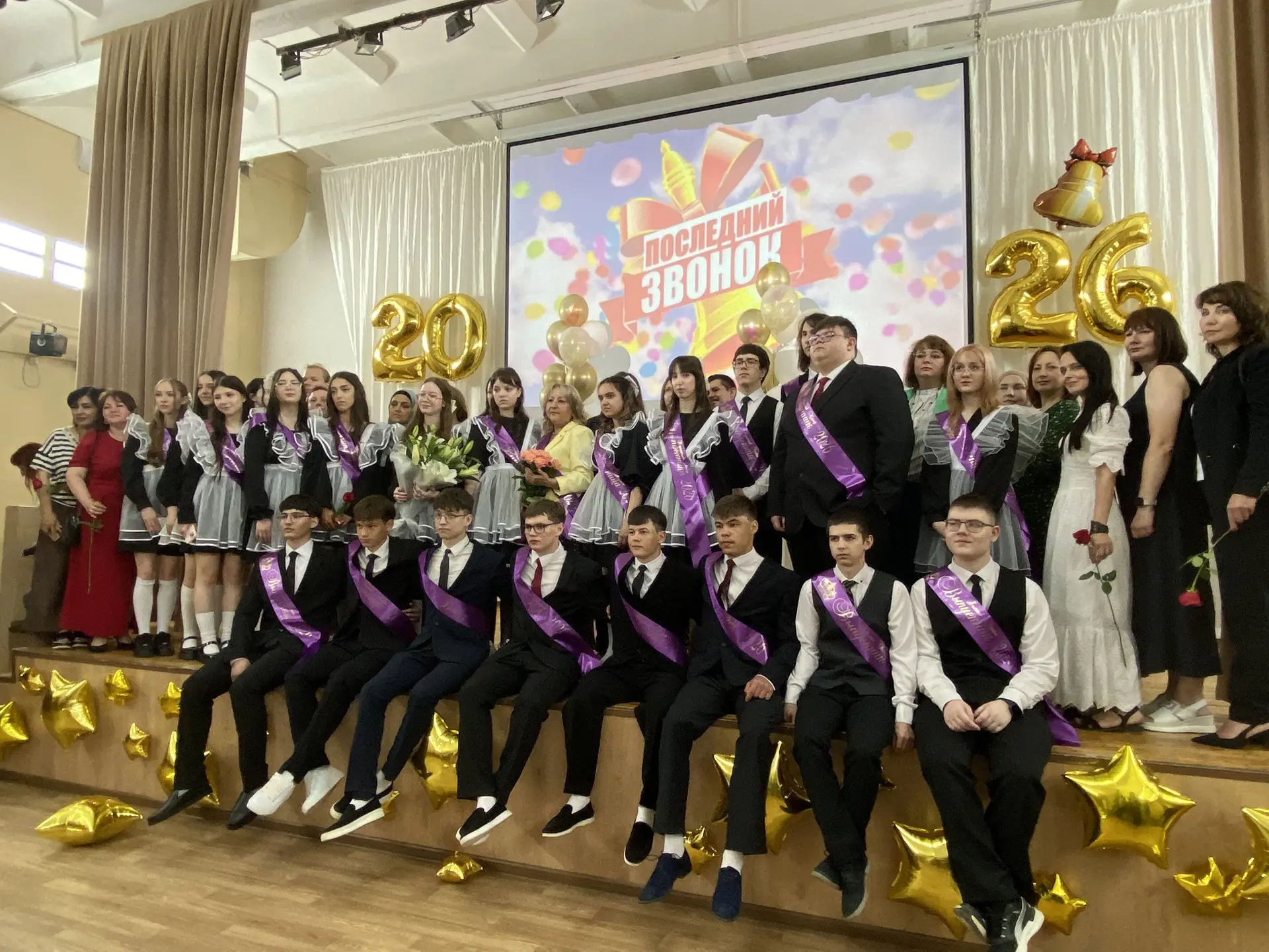 🔔 🔔 Детство, прощай!  Для наших 11-классников прозвенел последний звонок ✨  Этот день всегда наполне