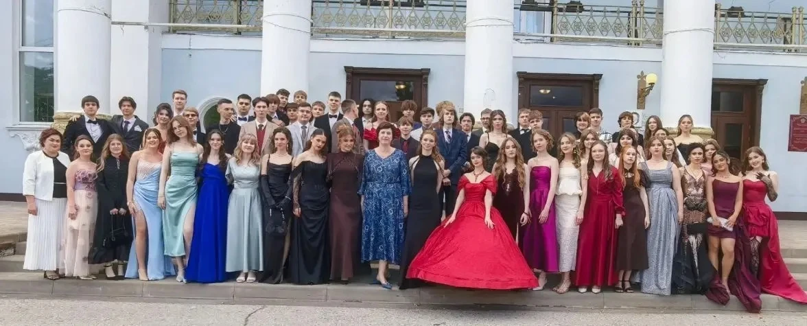 Выпускной -2026💥

🇷🇺В Лицее 27 — особенный день! Состоялся выпускной вечер для учащихся 11-х клас