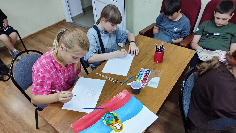 В МКУ "КДЦ" села Правокумского прошла замечательная выставка рисунков, посвященная Дню России! Юные 