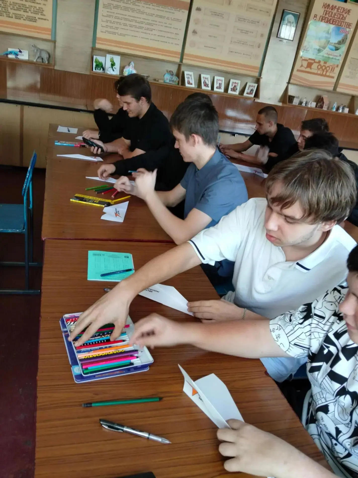 🎈Сегодня наши студенты превратились в настоящих мечтателей. Каждый написал на бумажном...