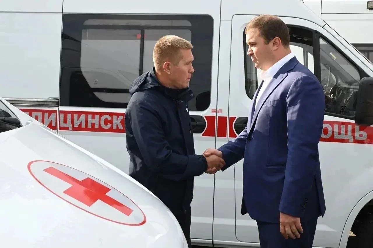 Омское здравоохранение получило 12 новых машин скорой помощи