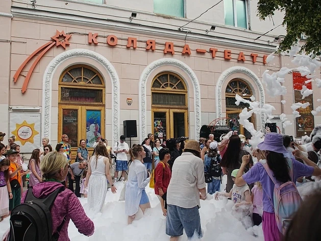 🎭 В Екатеринбурге стартовал фестиваль «Коляда-Plays» ― первый после ухода основателя. Программа рас