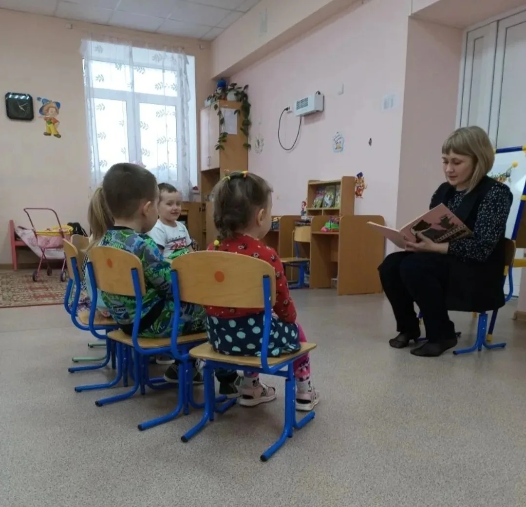 📚В средней группе "Ромашка" в рамках "Года единства народов России" прошла акция "Читаем с мамой" (