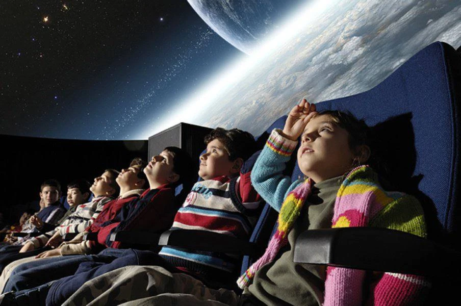 Смотрим на звёзды на крыше МГУ 🔭