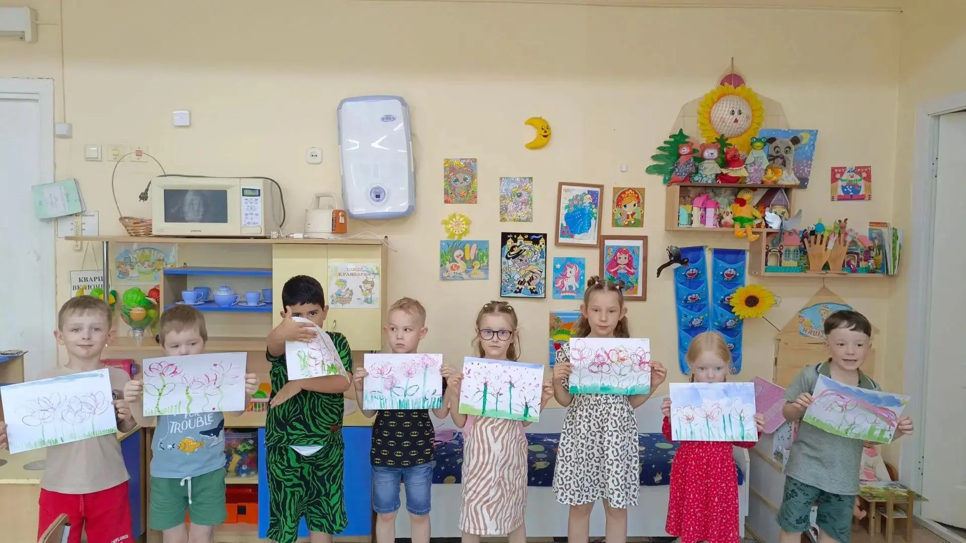 Лето - прекрасная пора для наблюдений в природе. Каждый день расцветает новый цветочек. И это, как ч
