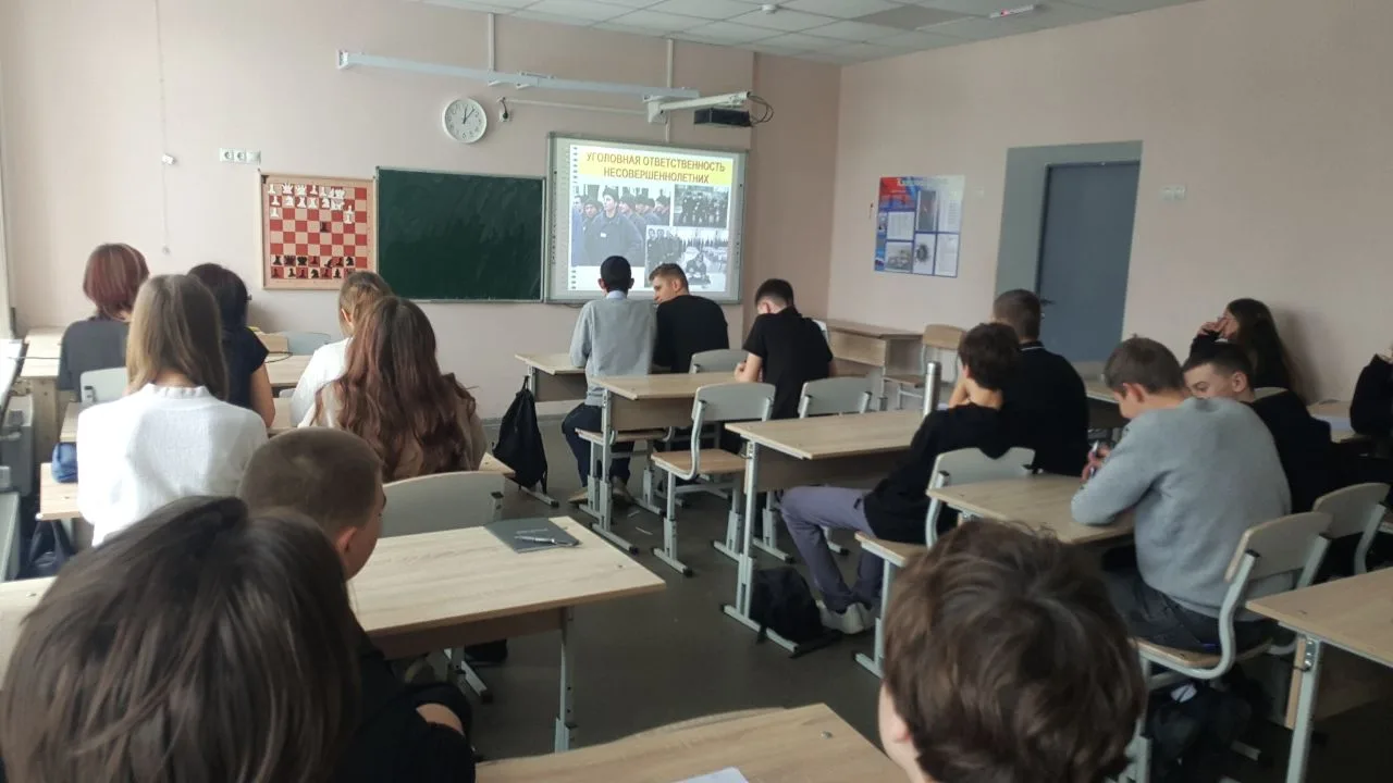 📚🔥 В пятницу в нашей школе состоялись важные правовые часы на тему "Уголовная ответст...