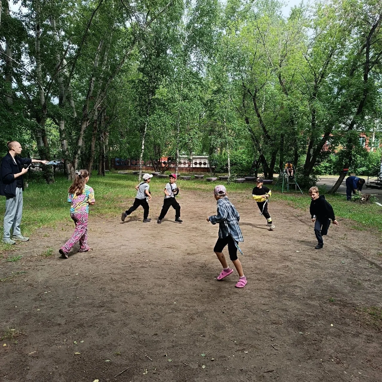 Сегодня дети отрядов "Улыбка" И СССР посетили библиотеку Б. Костюковского. Студенты Канского педагог
