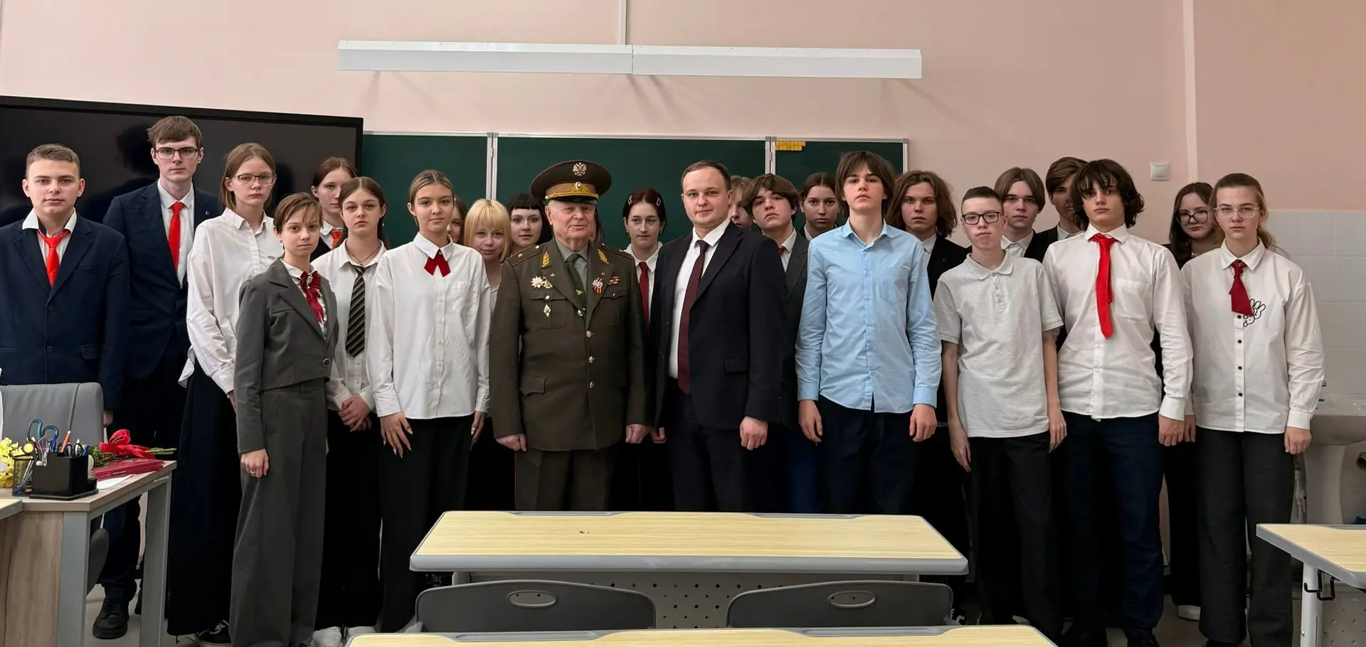 🌟Ветеранский десант - 2026🌟  💫В МБОУ «Центр образования «Перспектива» г. Брянска побывал ветеранский
