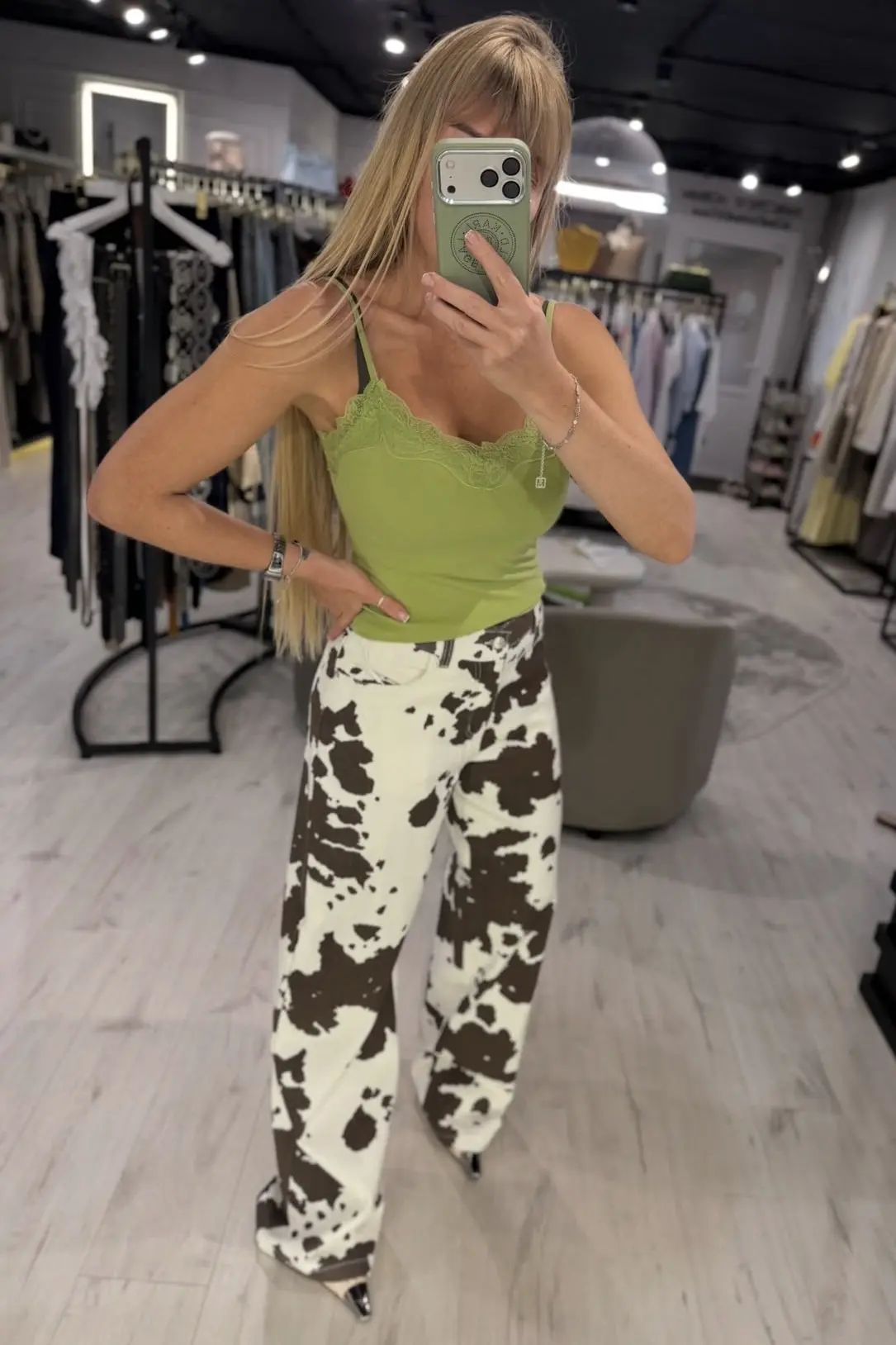 💚джинсы 🐄 4900 ₽ 
💚топ 2850 ₽