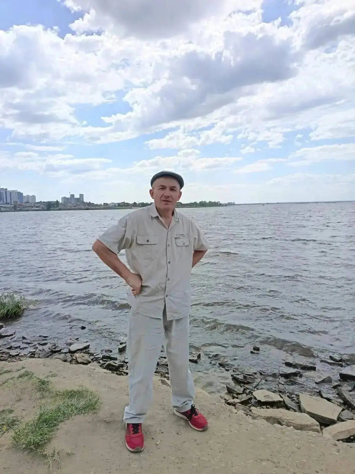 ❗❗Огромная просьба о помощи! Вятка, район автопляжа — ищем мужчину 1977 г.р.

Трагедия случилась 26 