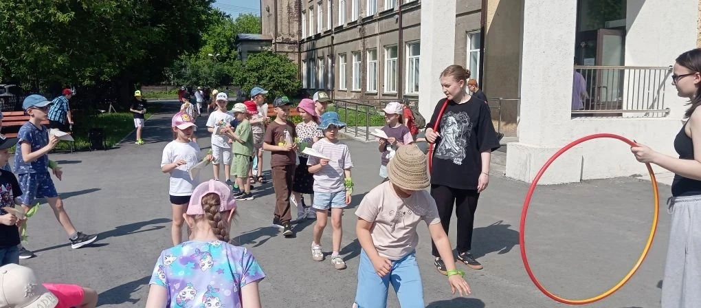 ☀️🎉 Вчера в нашем летнем лагере провели увлекательный квест, где ребята познакомились с территорией