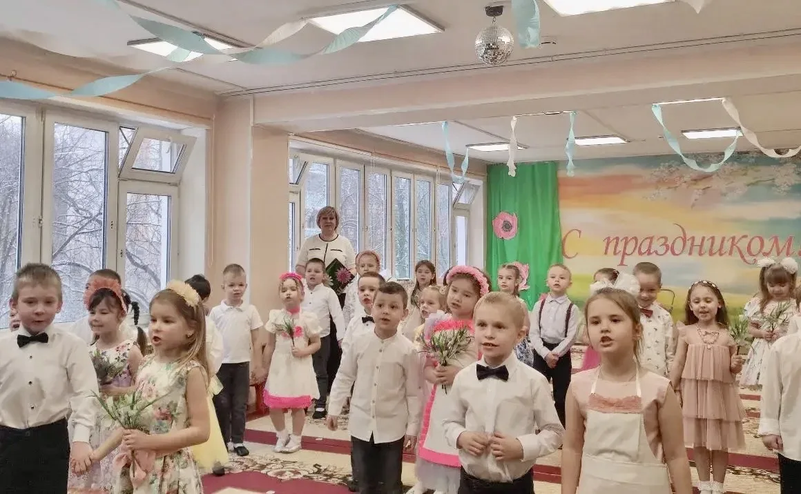 🌷 Весенние поздравления для самых любимых.  В преддверии Международного женского дня в наших детских